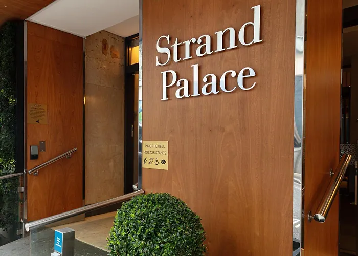 Strand Palace Londra